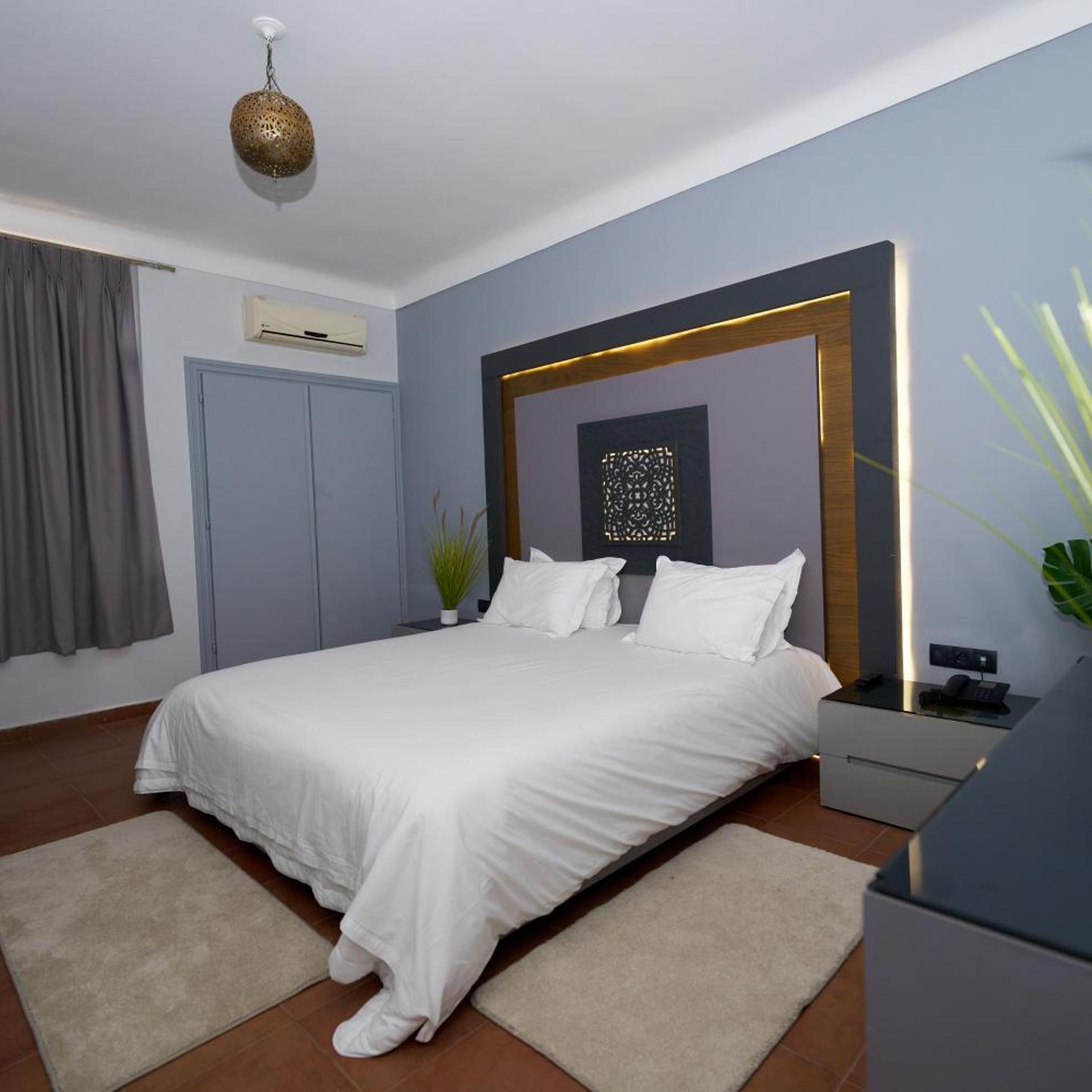 Room, Single