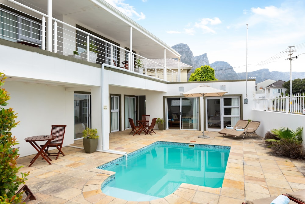 61 On Camps Bay 2/23
