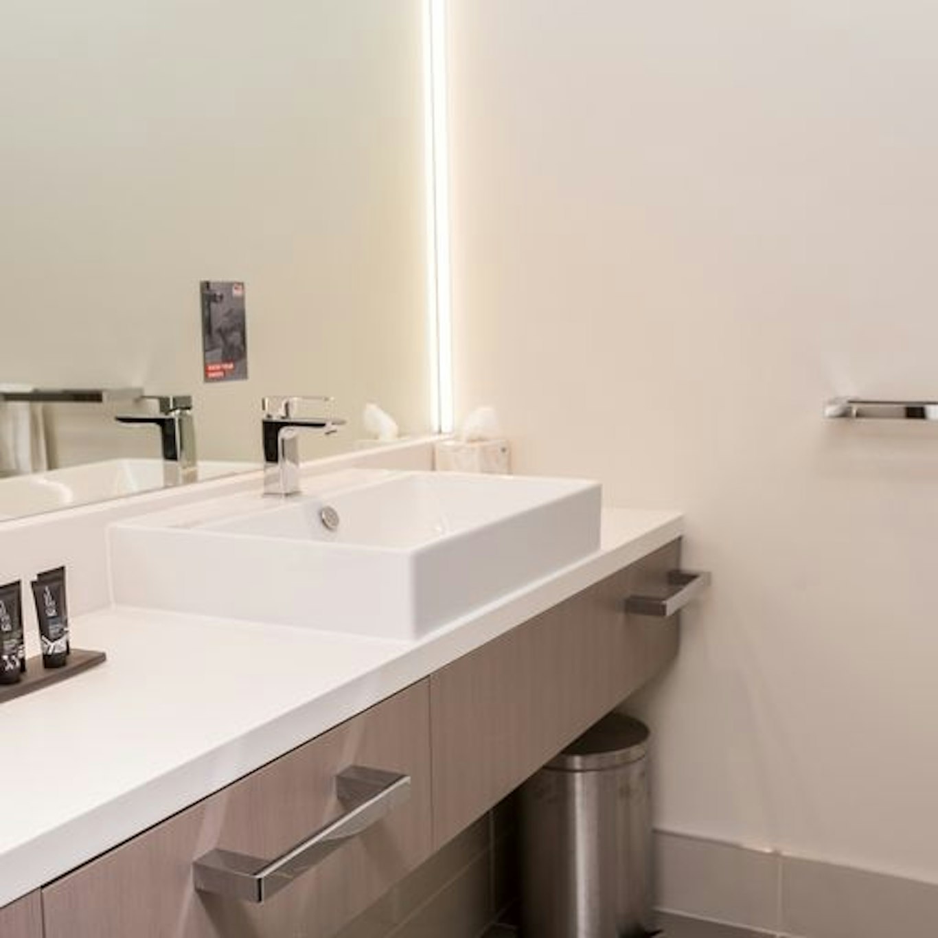 Alexandra Hills Hotel Suites & Conference Center 18/19