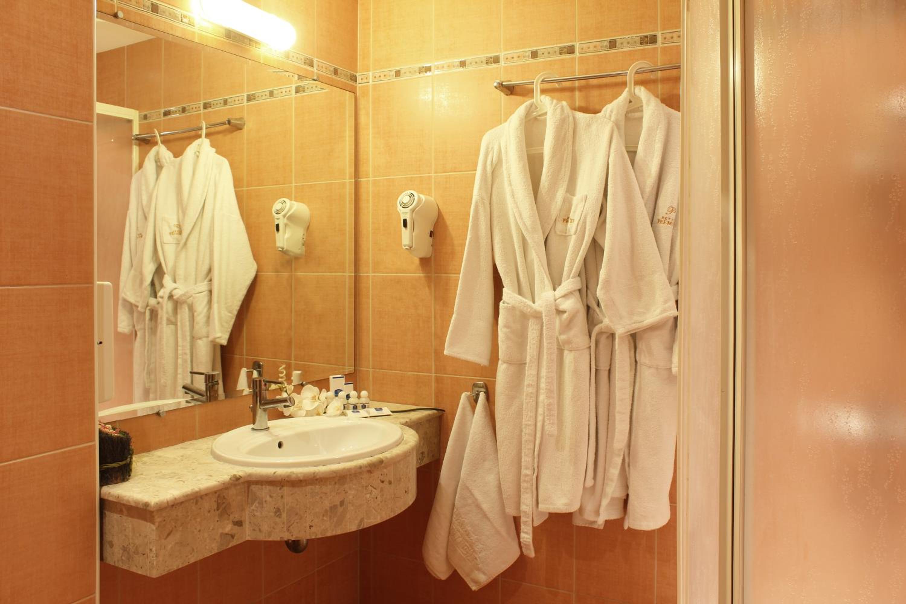 Suite, King Bed, Sauna, Hot Tub