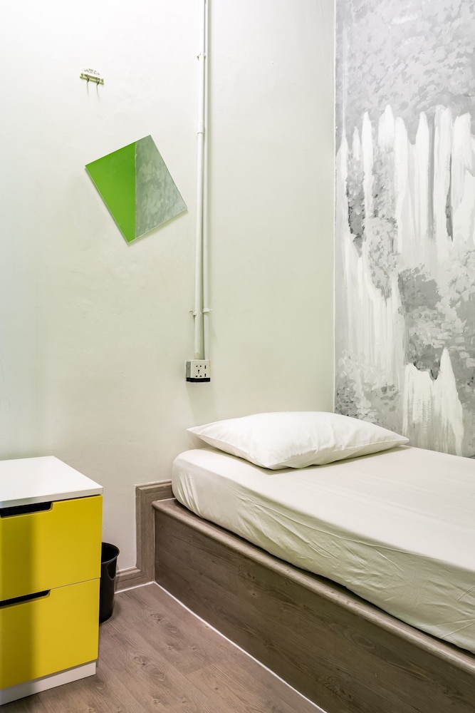 PODs The Backpackers Home & Cafe 16/50