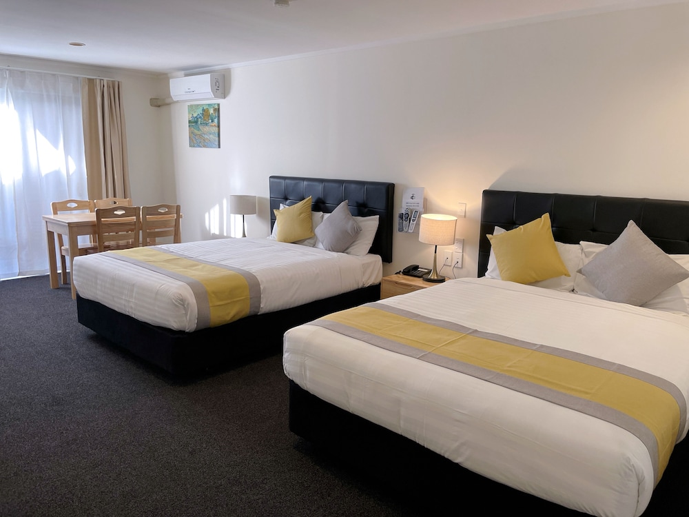 DELUXE, TWIN BEDS