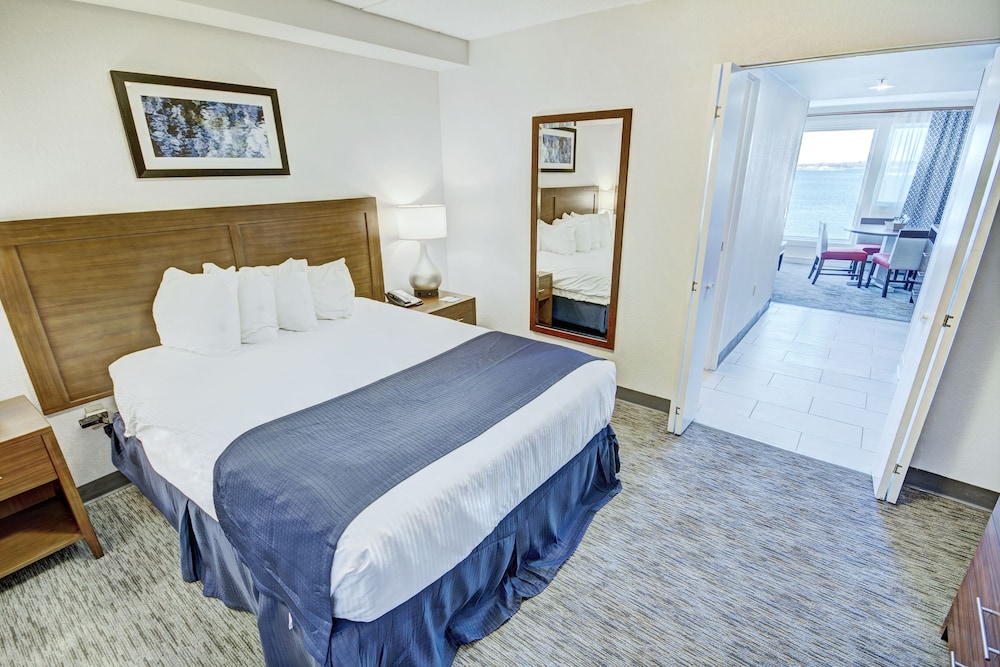 1 BEDROOM, SUITE