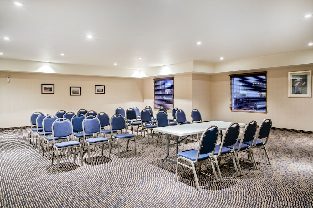 Ramada by Wyndham Prince Albert 44/52