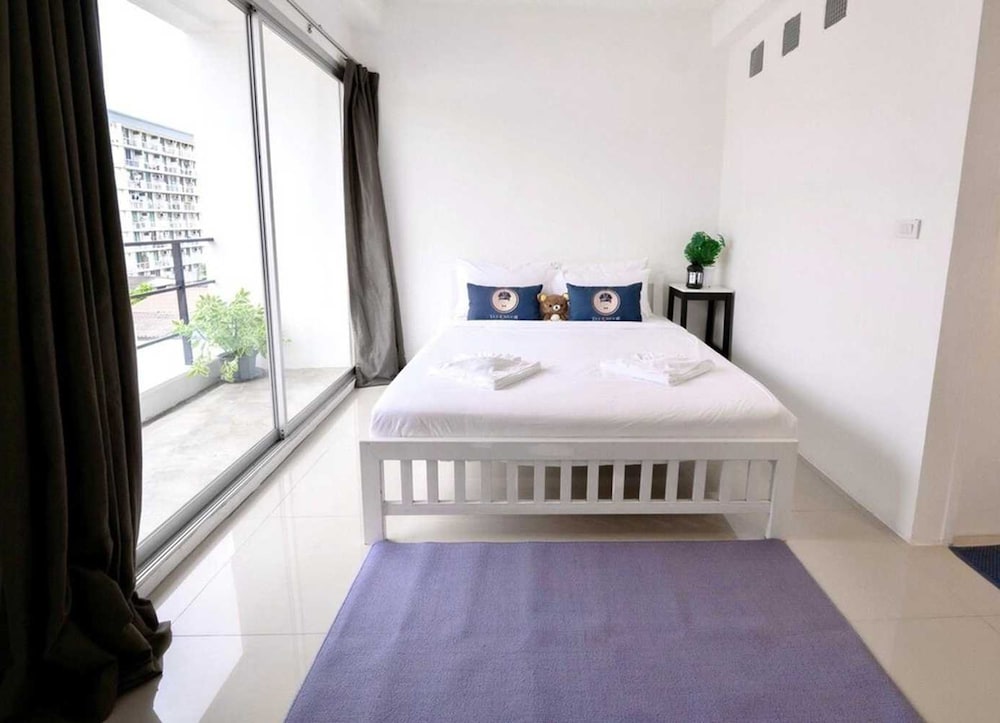 RQ Bangkok Sukhumvit 50 by Collection O 13/29
