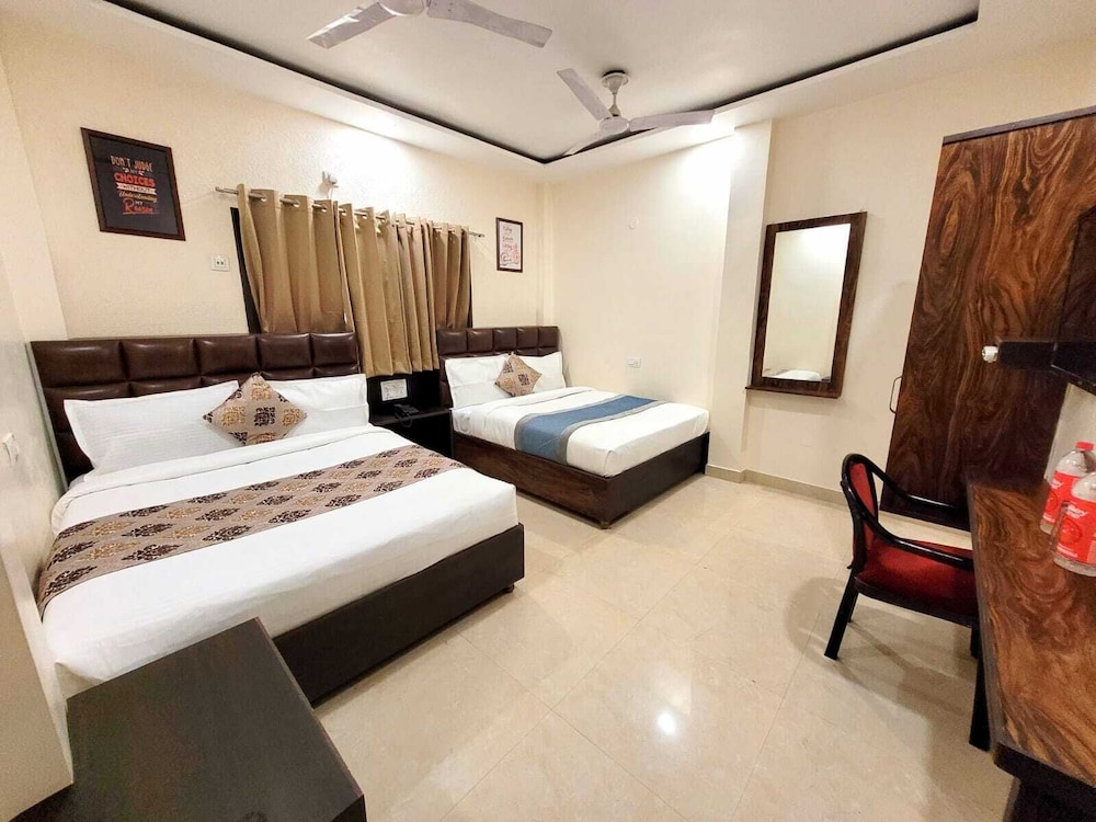 HOTEL KRISHNAS 28/59