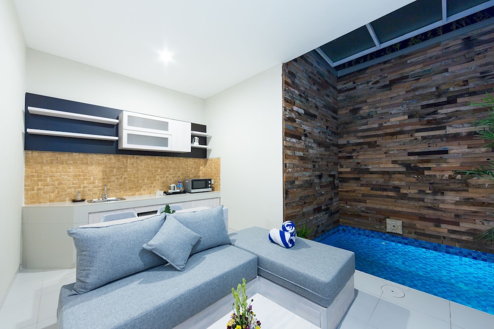 Paisa Seminyak Living 35/50