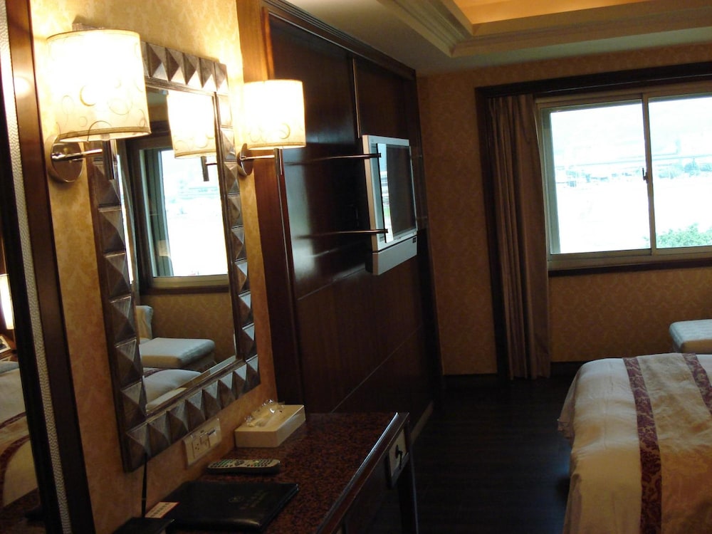 Attic Hotel 52/63