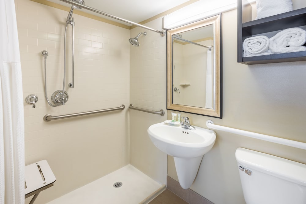 Staybridge Suites Savannah Historic District 13/52