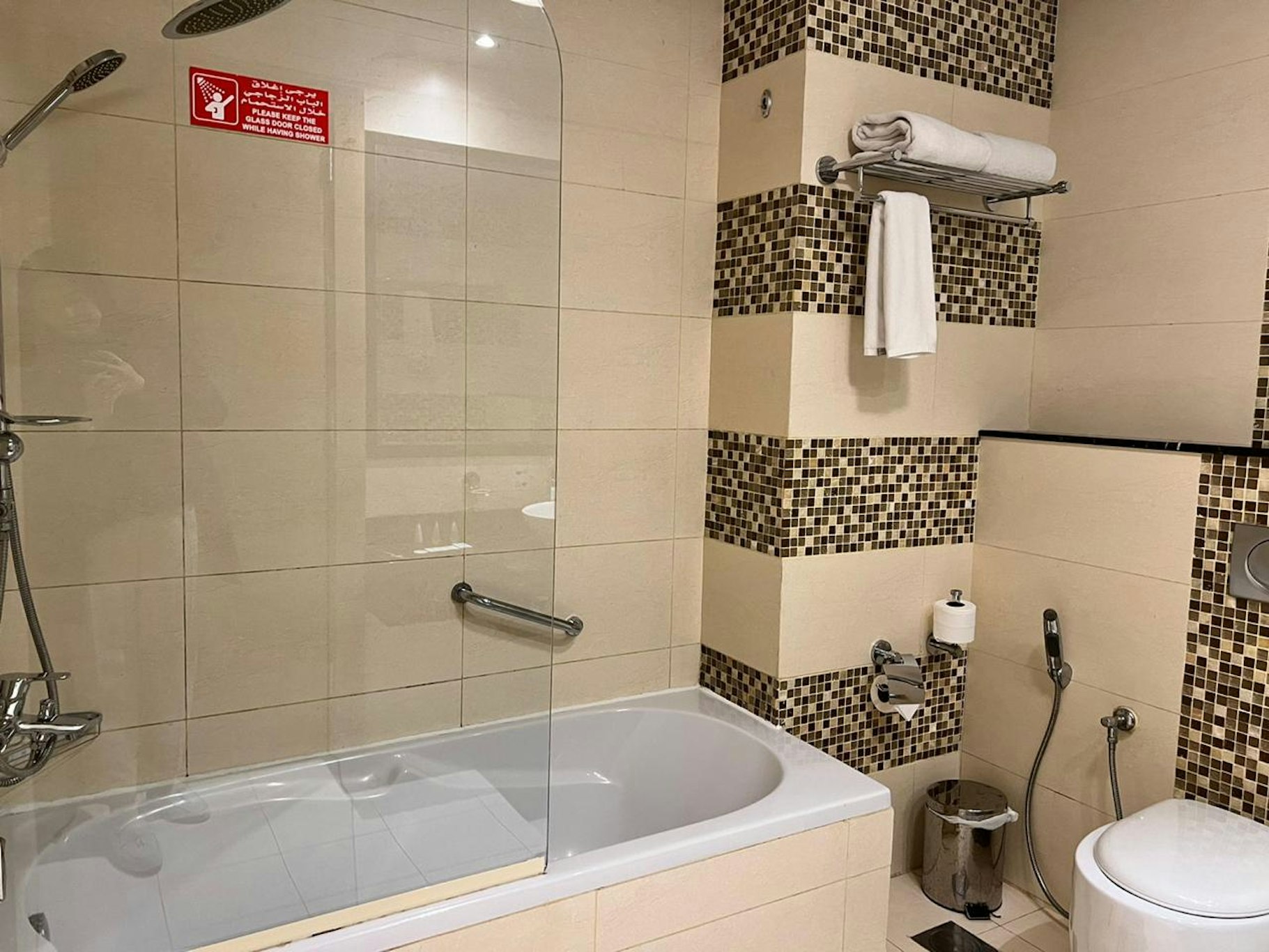 Copthorne Hotel Sharjah 83/85
