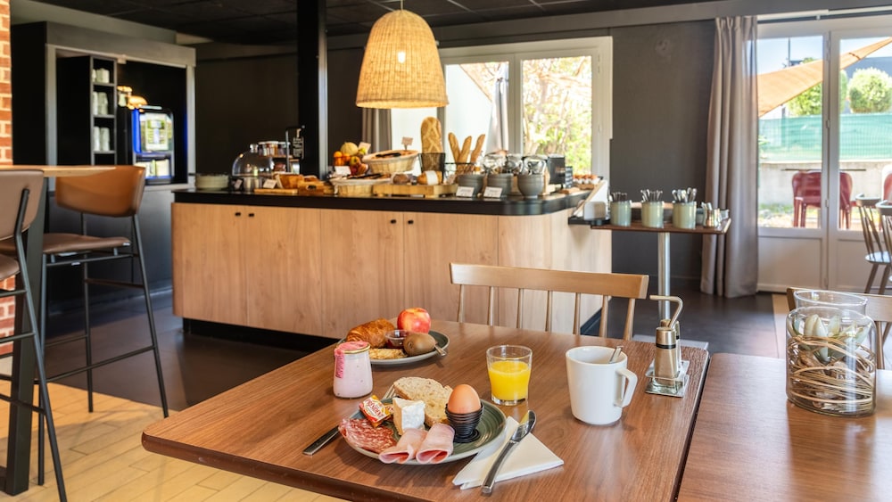 Kyriad Direct Marseille Ouest Martigues 38/55