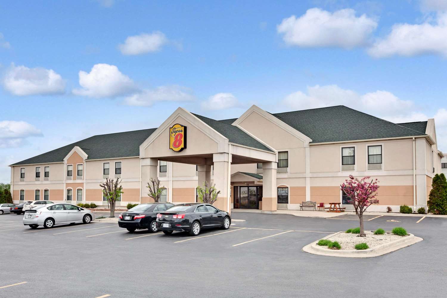 Super 8 Hampshire Il 12/16