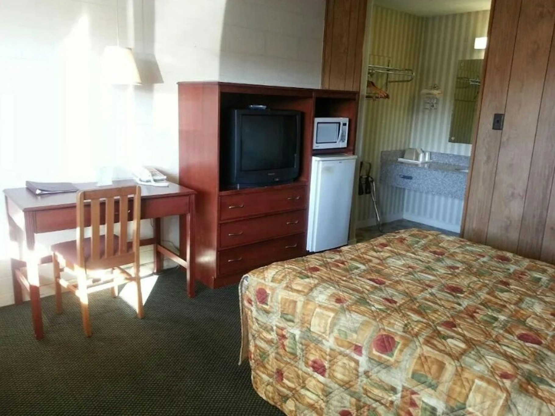 Room at Budget Inn By OYO Natural Bridge I-81, NATURAL BRIDGE - VA
