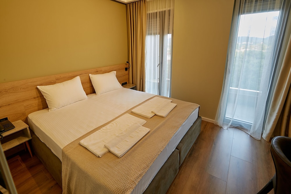 Eter Hotel 18/70