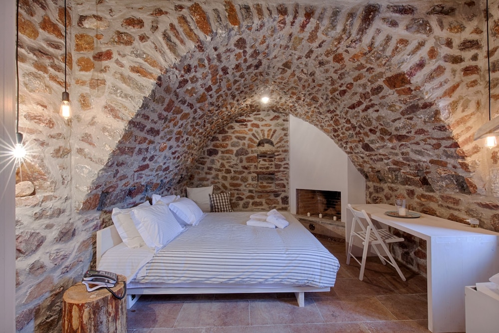 Aegila Boutique Hotel 12/50