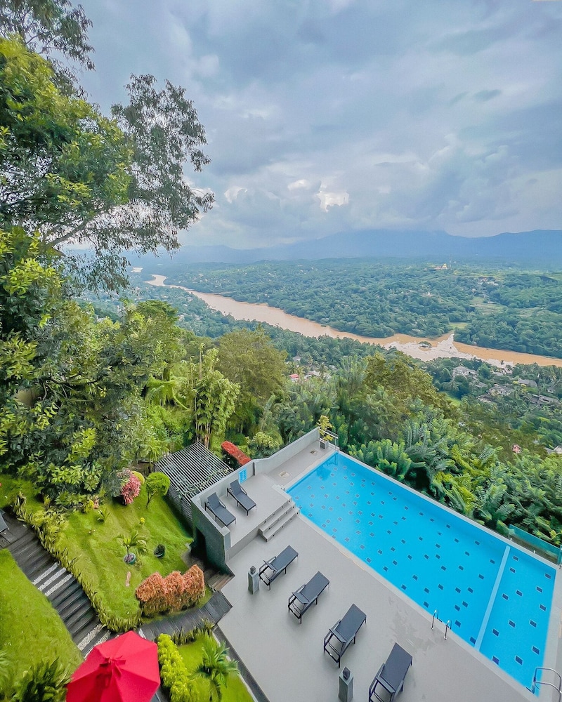 Mount Blue Kandy Hotel And Spa 56/63