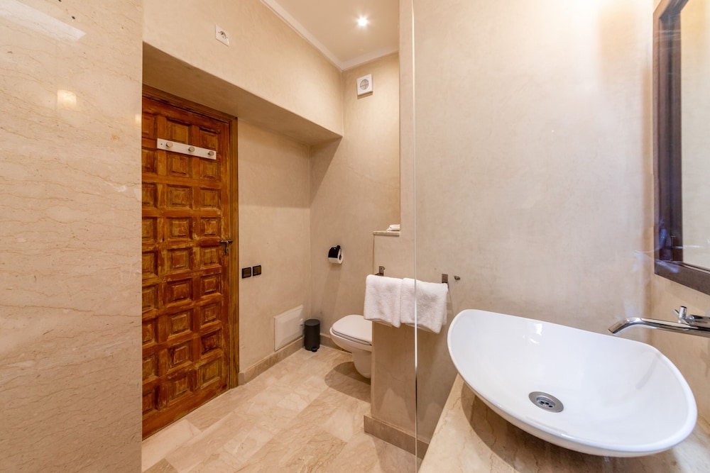 Riad Tahili 49/50