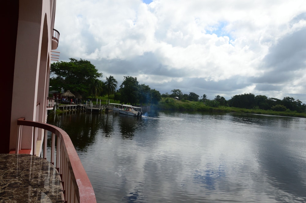 LAMANAI LANDINGS HOTEL AND MARINA 76/76