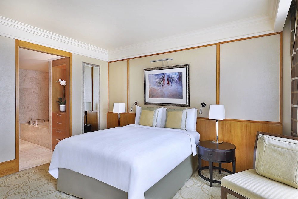 The Ritz-Carlton DIFC Executive Residences 8/31
