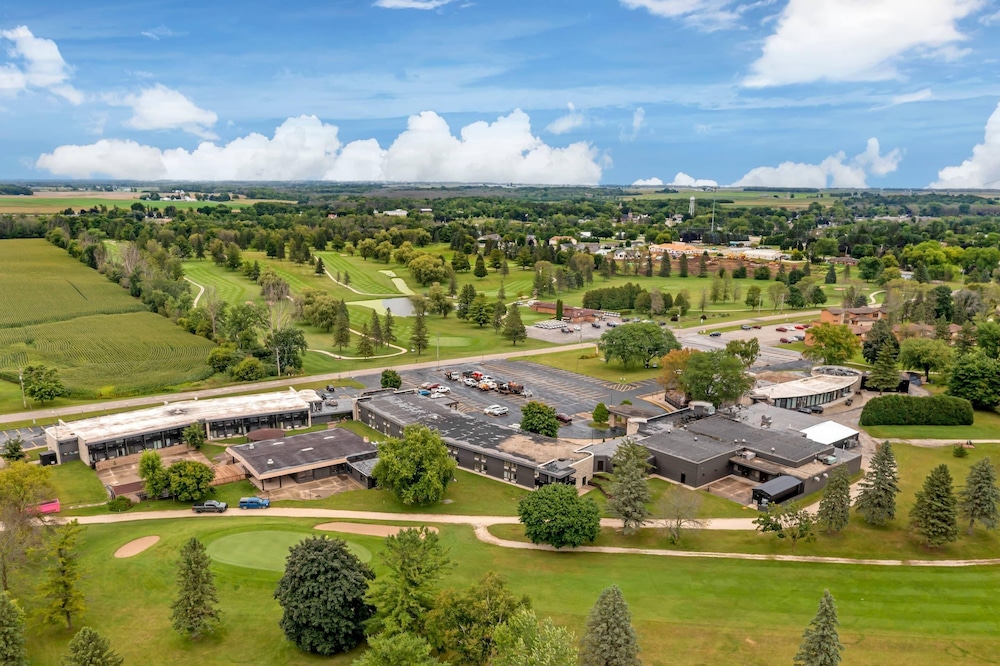Fairway Inn and Suites Mishicot - Wi 46/50