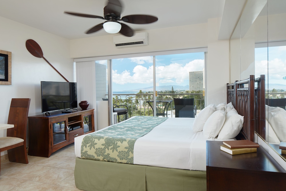 Waikiki Shore by OUTRIGGER 43/81