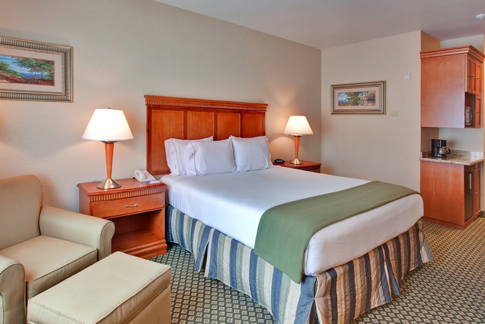 Holiday Inn Express Suites Rancho Cucamonga 10/57