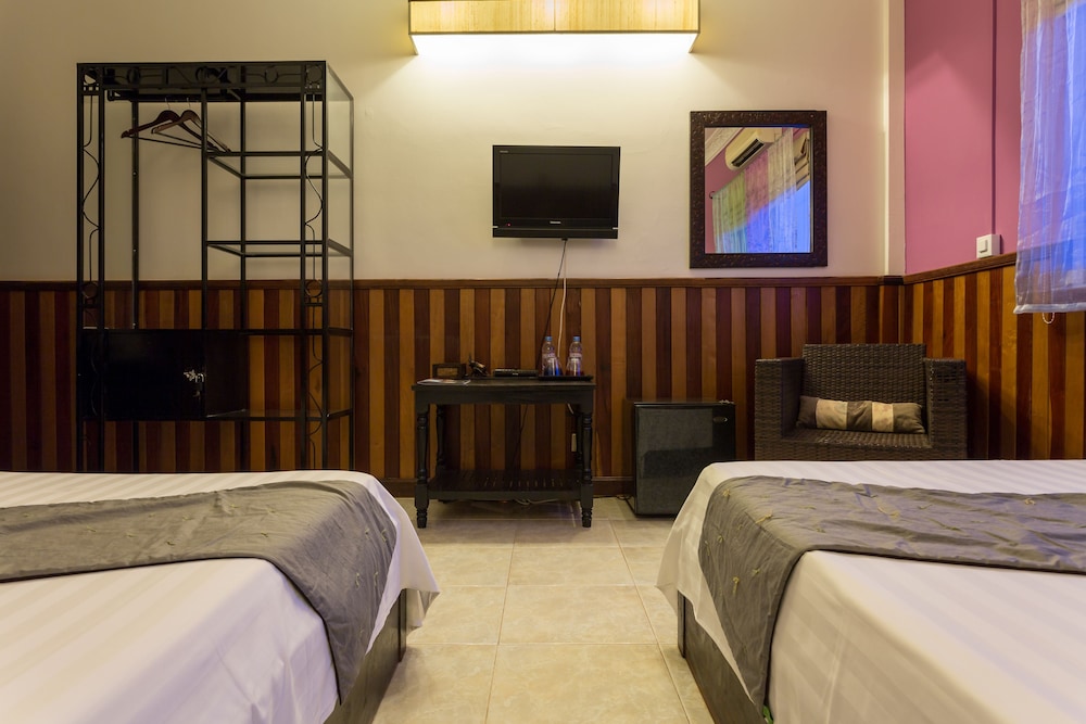 Le Tigre Hotel 13/48