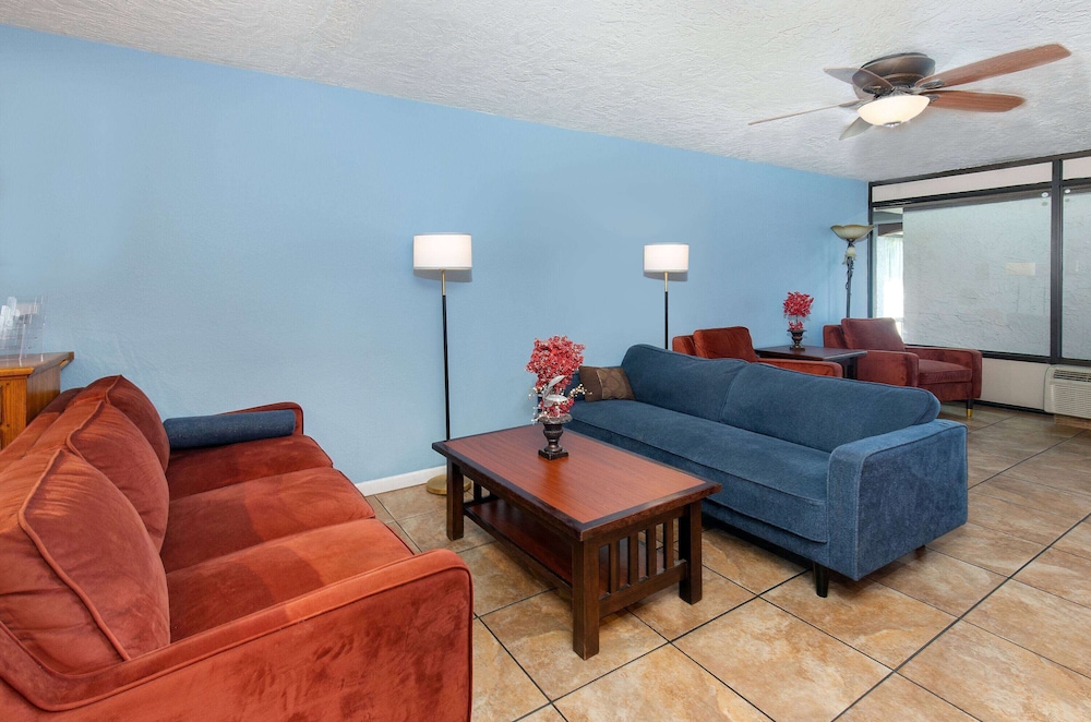 Americana Inn a Travelodge by Wyndham 26/50