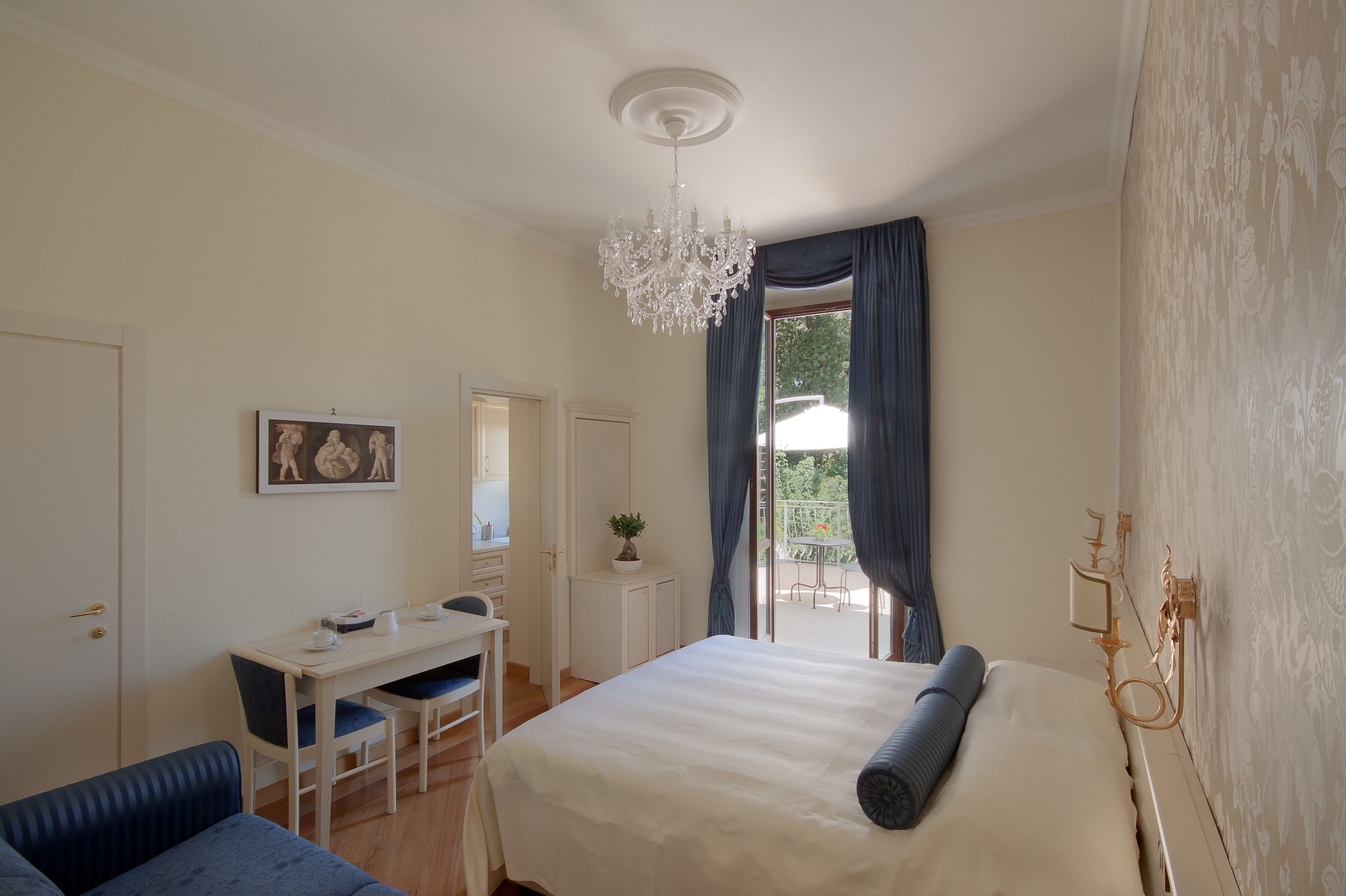 SUPERIOR, DOUBLE OR TWIN BED