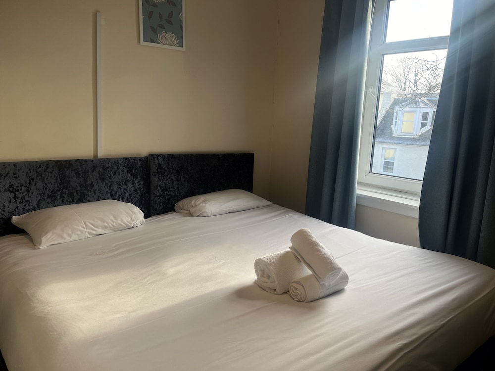 Irvine Riverside Guesthouse by Payman Club 4/32