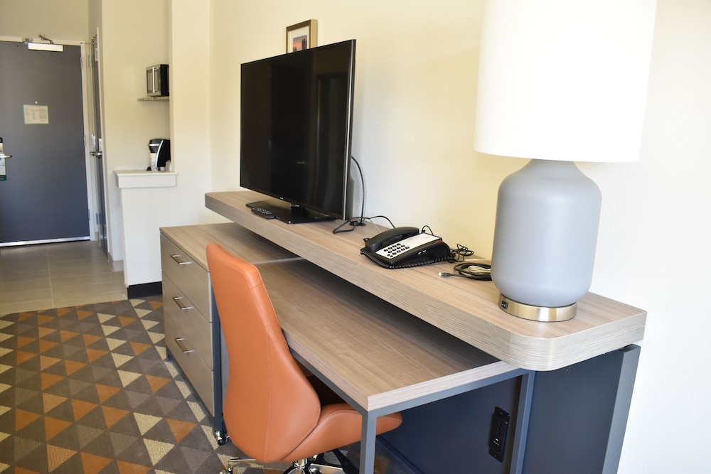 Holiday Inn Kansas City - Northeast 44/55