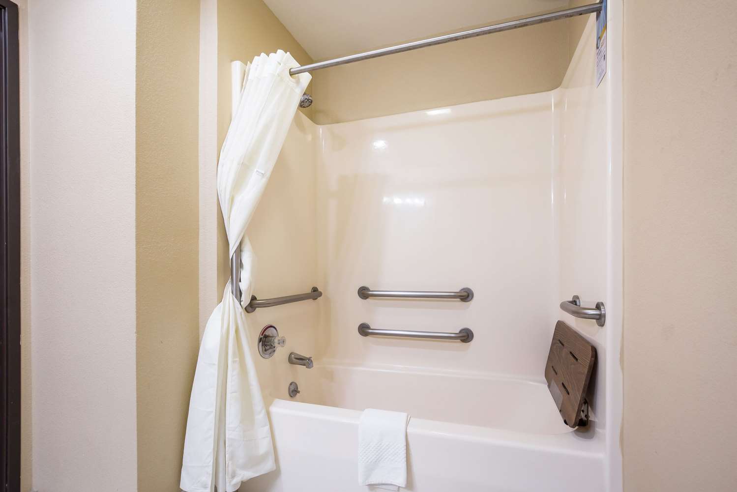 Quality Inn & Suites Caseyville - St. Louis 37/38