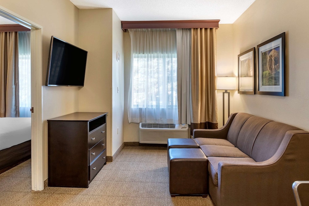 Comfort Inn And Suites Paw Paw 35/54