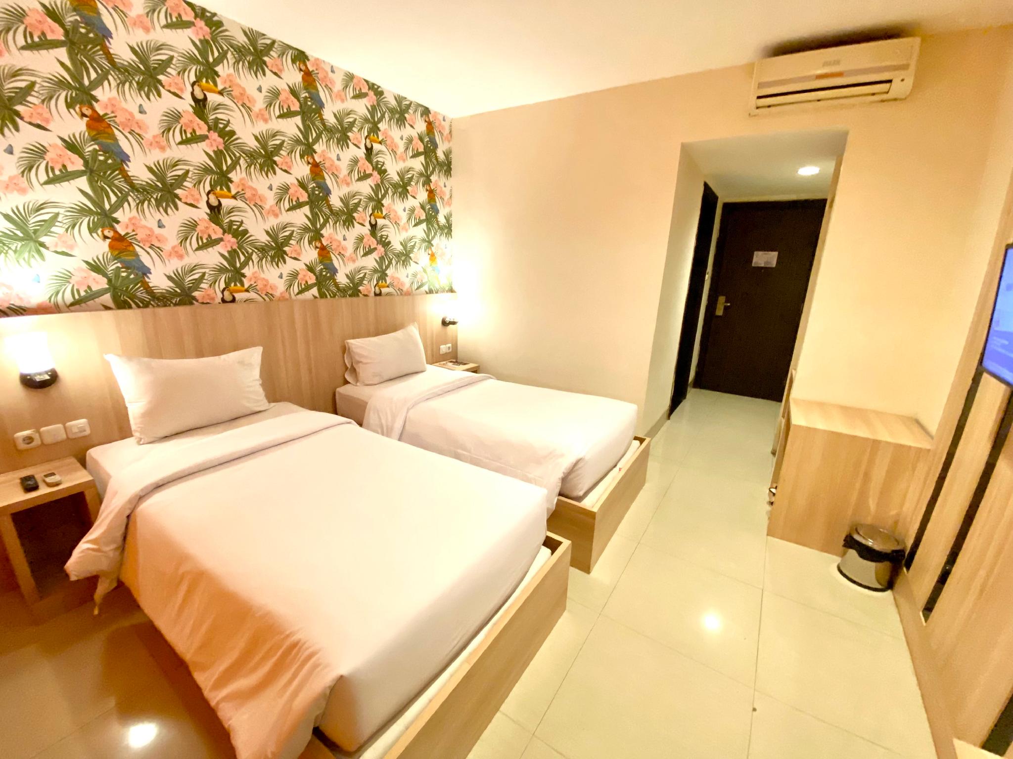 Superior, Twin Beds, No Window