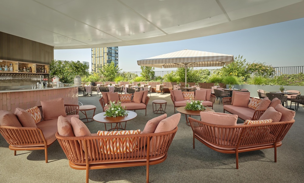 Art otel London Battersea power station powered by Radisson Hotels 24/48