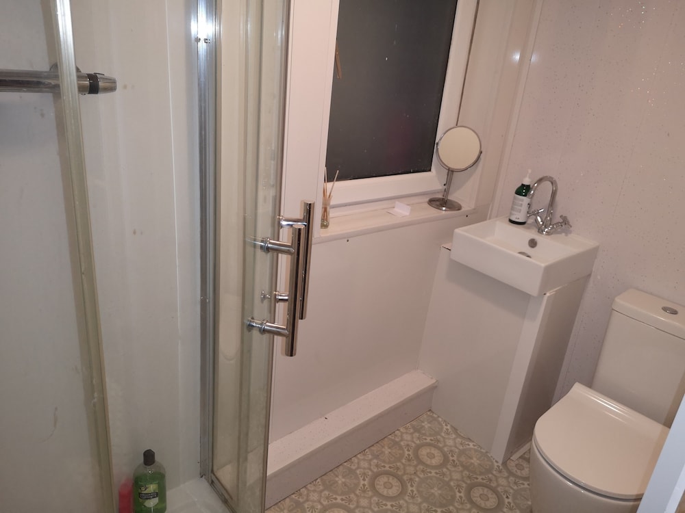 Glasgow Hampden Garden Apartment 9/10