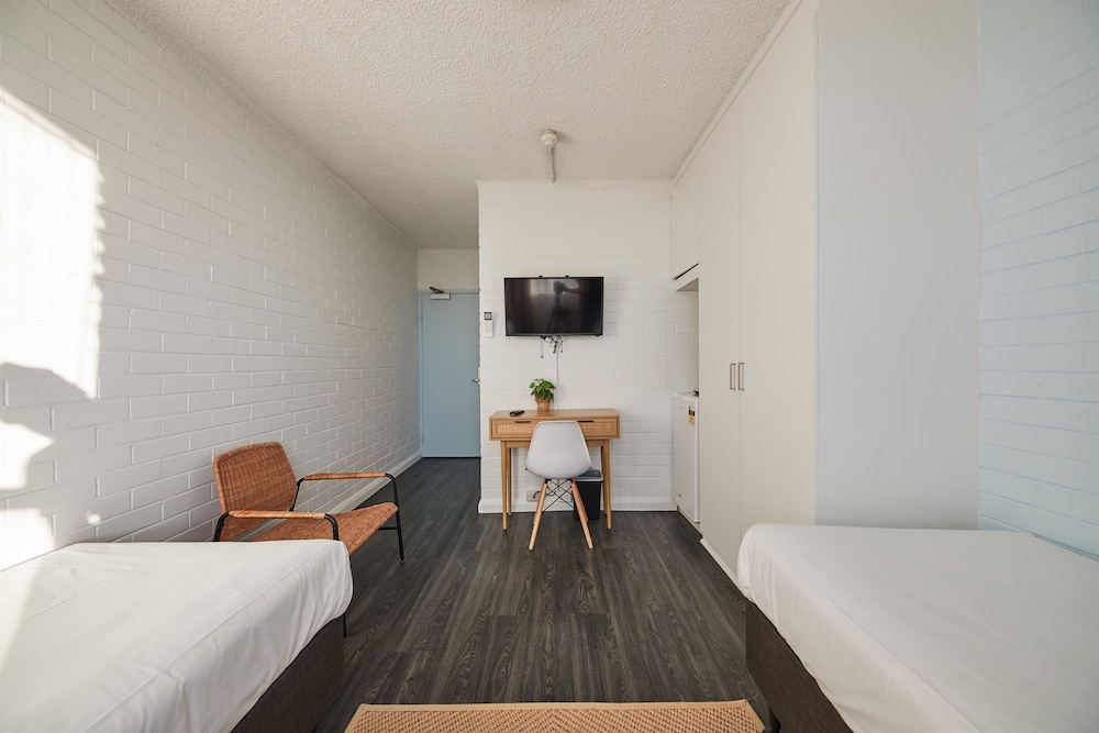 Little Coogee Hotel 32/65