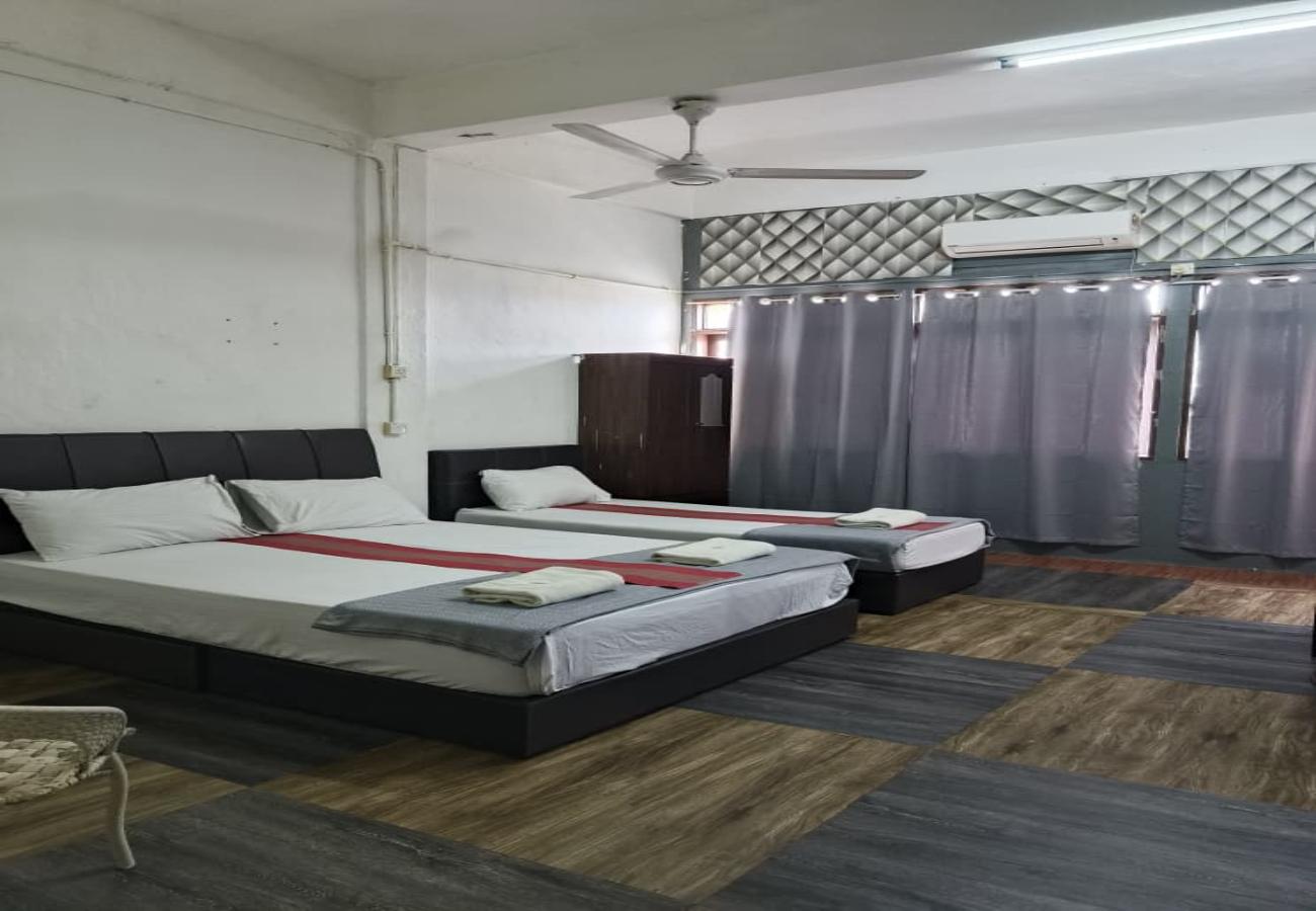 SPOT ON 89994 Rz Gold Hotel 24/38