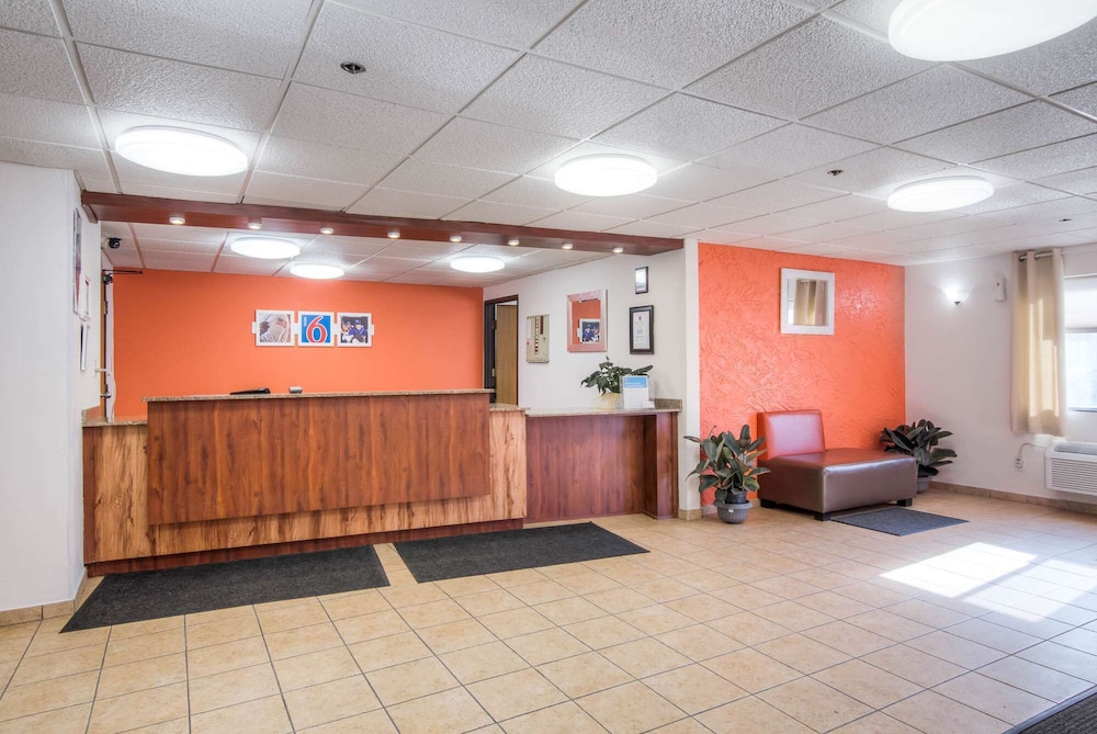 Motel6 Bridgeview, IL 10/64