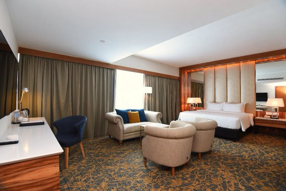PREMIUM, SUITE, KING BED, BATHTUB