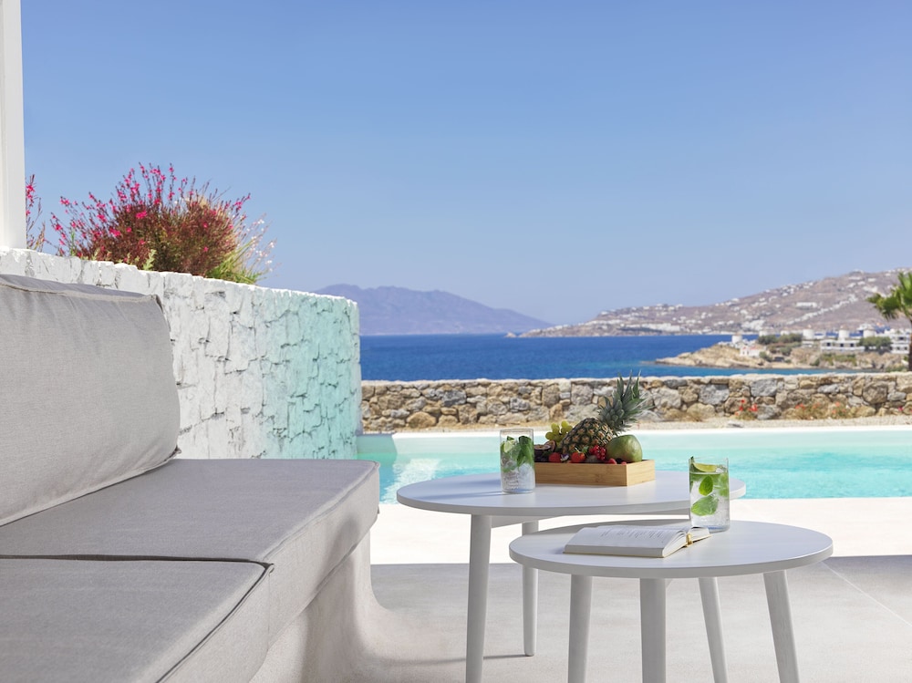 Mykonos Earth Suites 6/70
