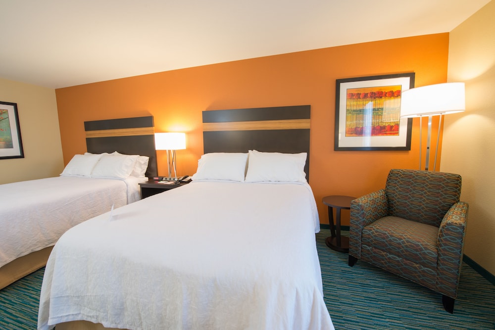 Holiday Inn Bismarck 18/70