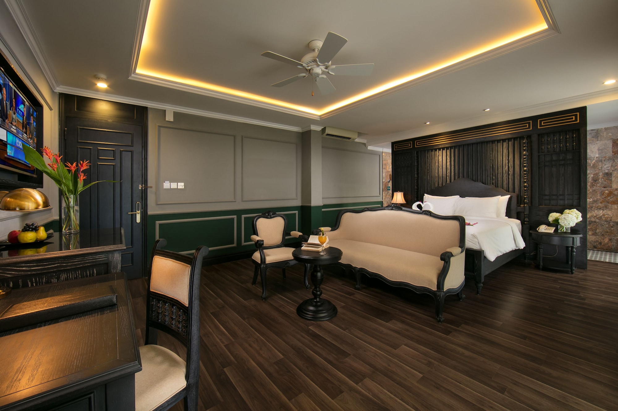 PREMIUM, DOUBLE BED, CITY VIEW, BALCONY