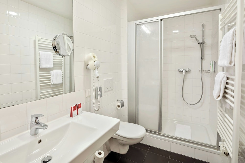 غرفة بسرير كينج بإطلالة على الفناء، Four Points Flex by Sheraton Vienna Hauptbahnhof 5/5