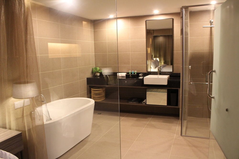 Grand Alora Hotel 48/49