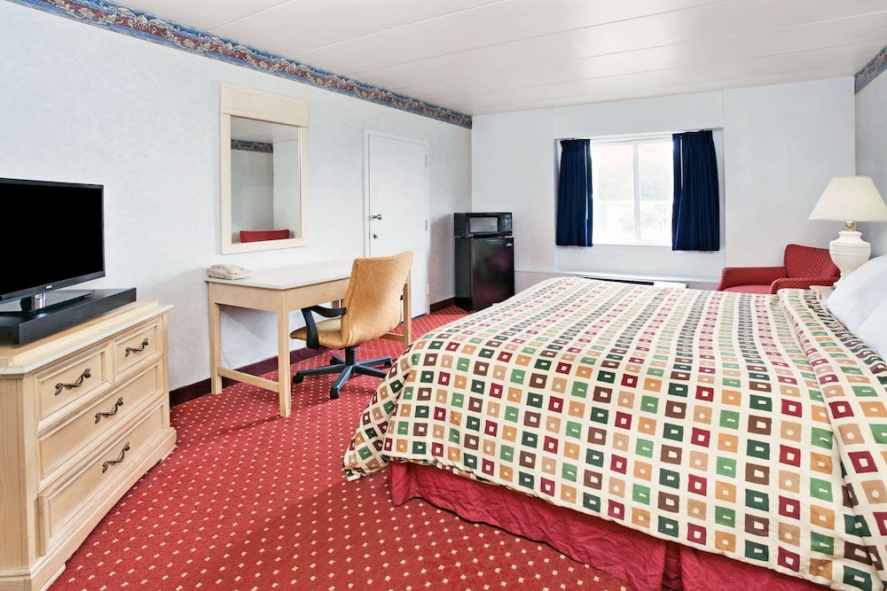 Days Inn By Wyndham Livonia - Detroit 15/59