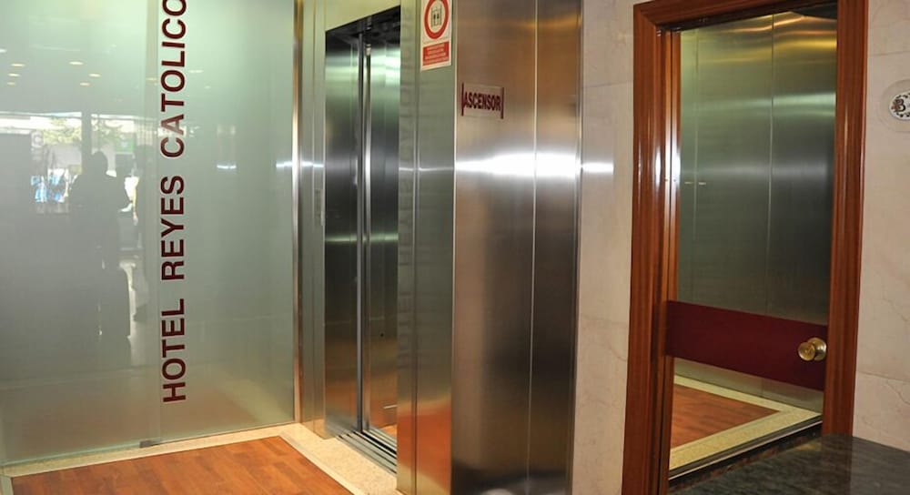 Hotel Reyes Catolicos 25/39