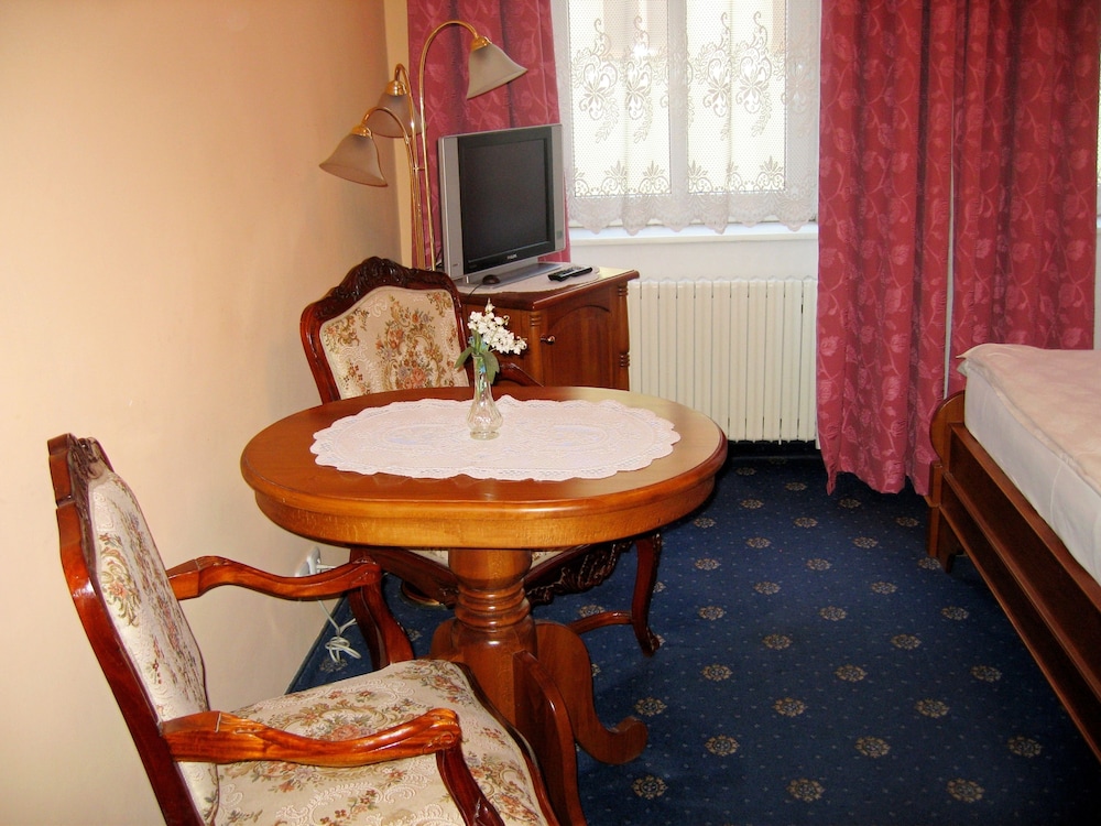 Hotel Opera Prague 71/76