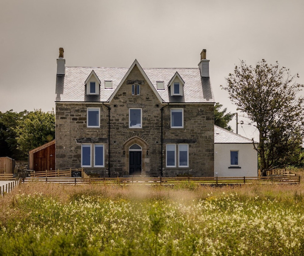 House Of Juniper - The Manse 32/34