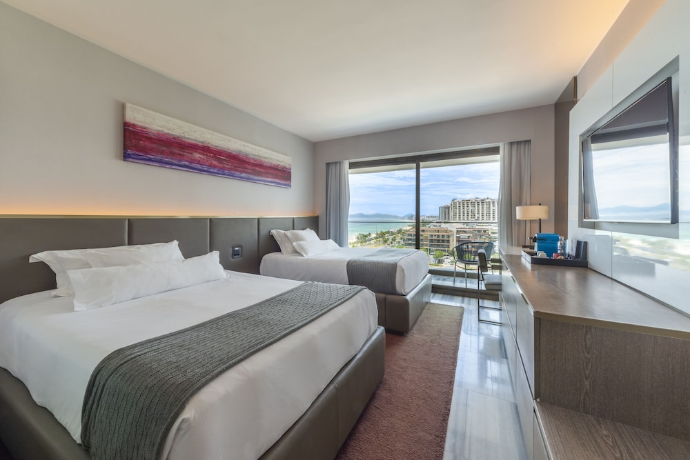 LUXURY, TWIN BEDS, SIDE SEA VIEW